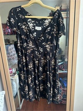 Black Floral Short-Sleeve V-Neck Dress
